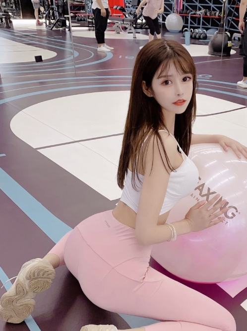 男人私密天堂，极品空姐嫩模刚下海